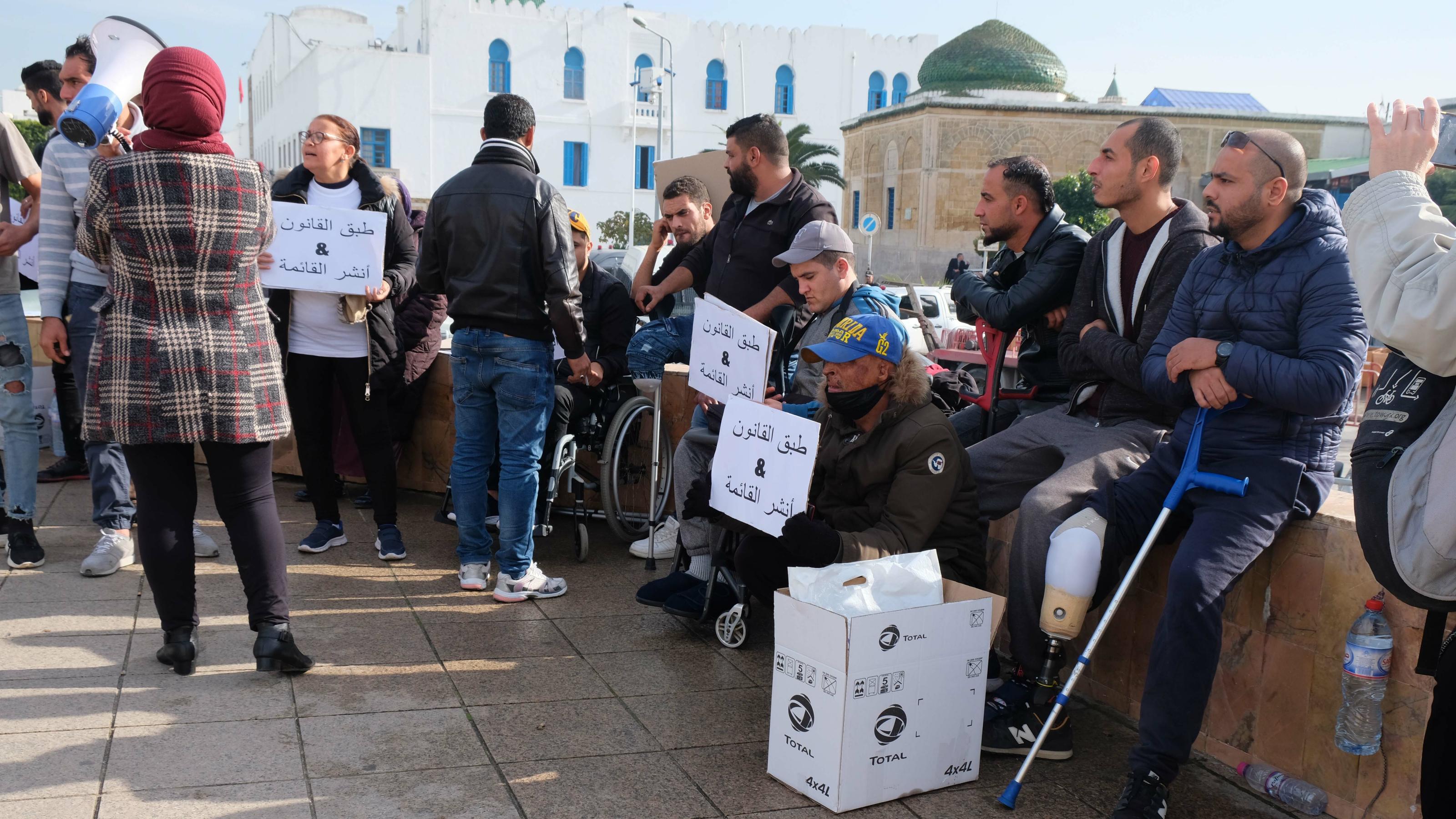 Sit-In von Verletzten und Märtyrerfamilien vor dem Regierungssitz in Tunis