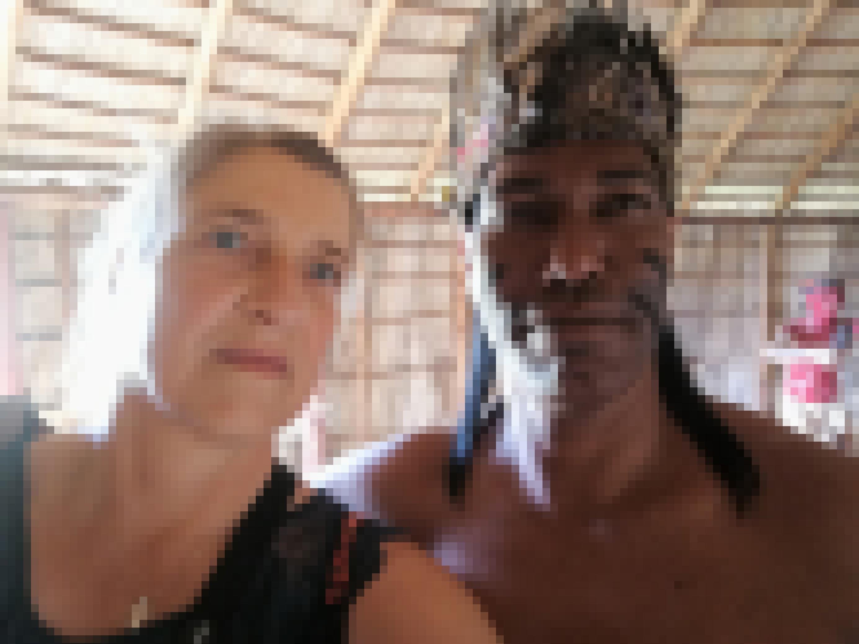 Selfie der Autorin mit dem Indigenen-Schauspieler