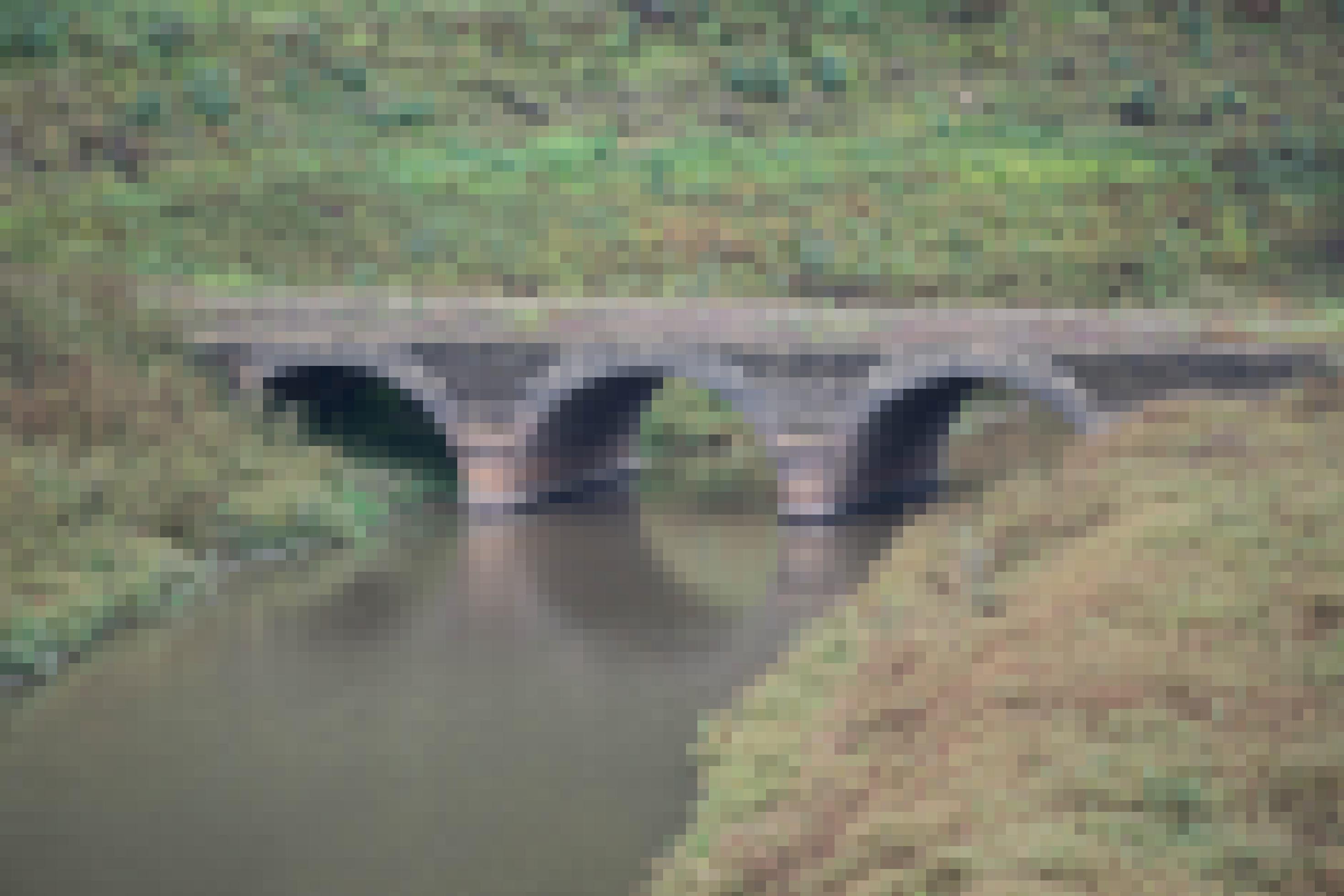 Alte Steinbrücke im Flussbett