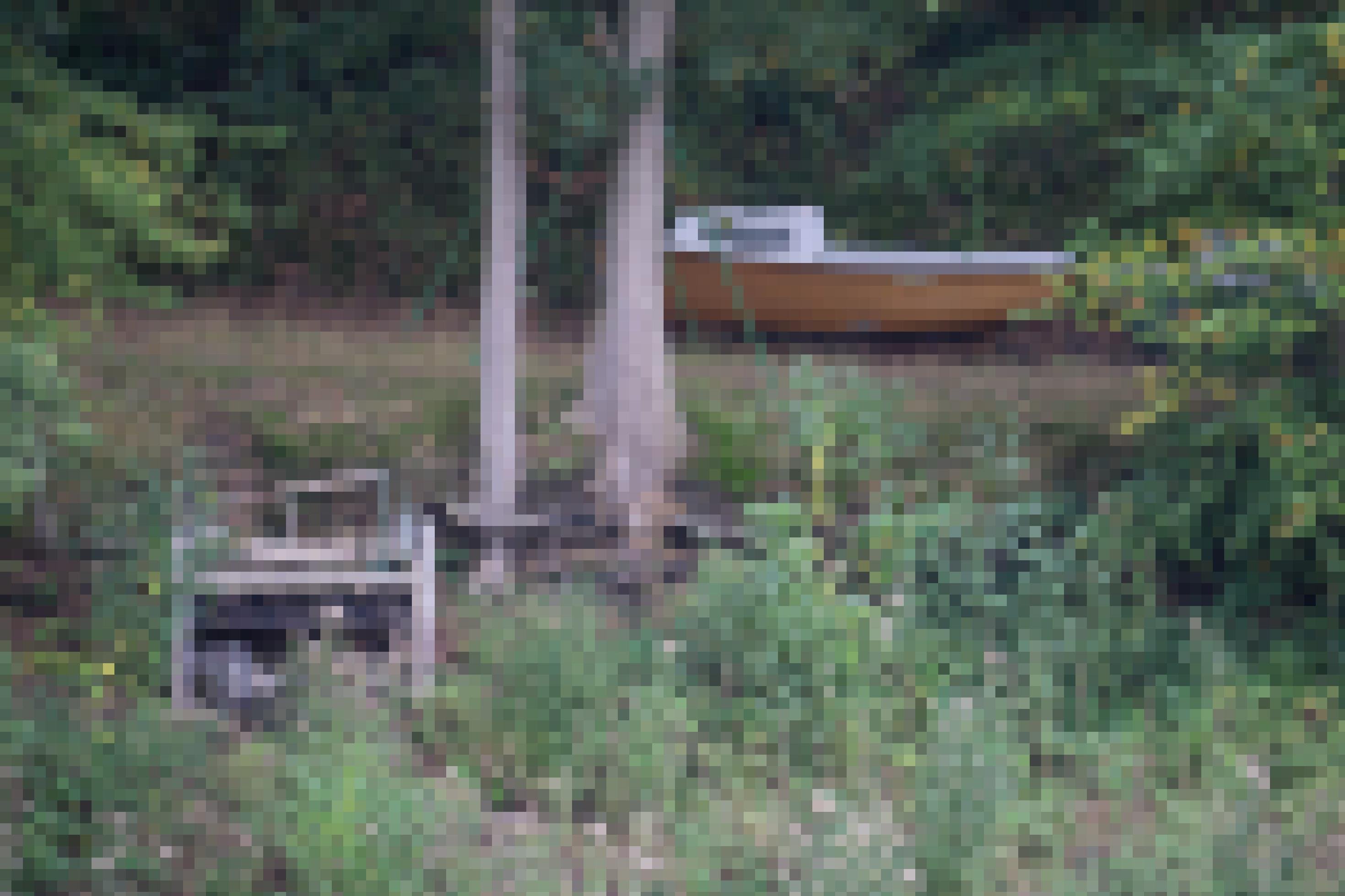 Altes Segelboot und Steg am ehemaligen Stausee-Ufer
