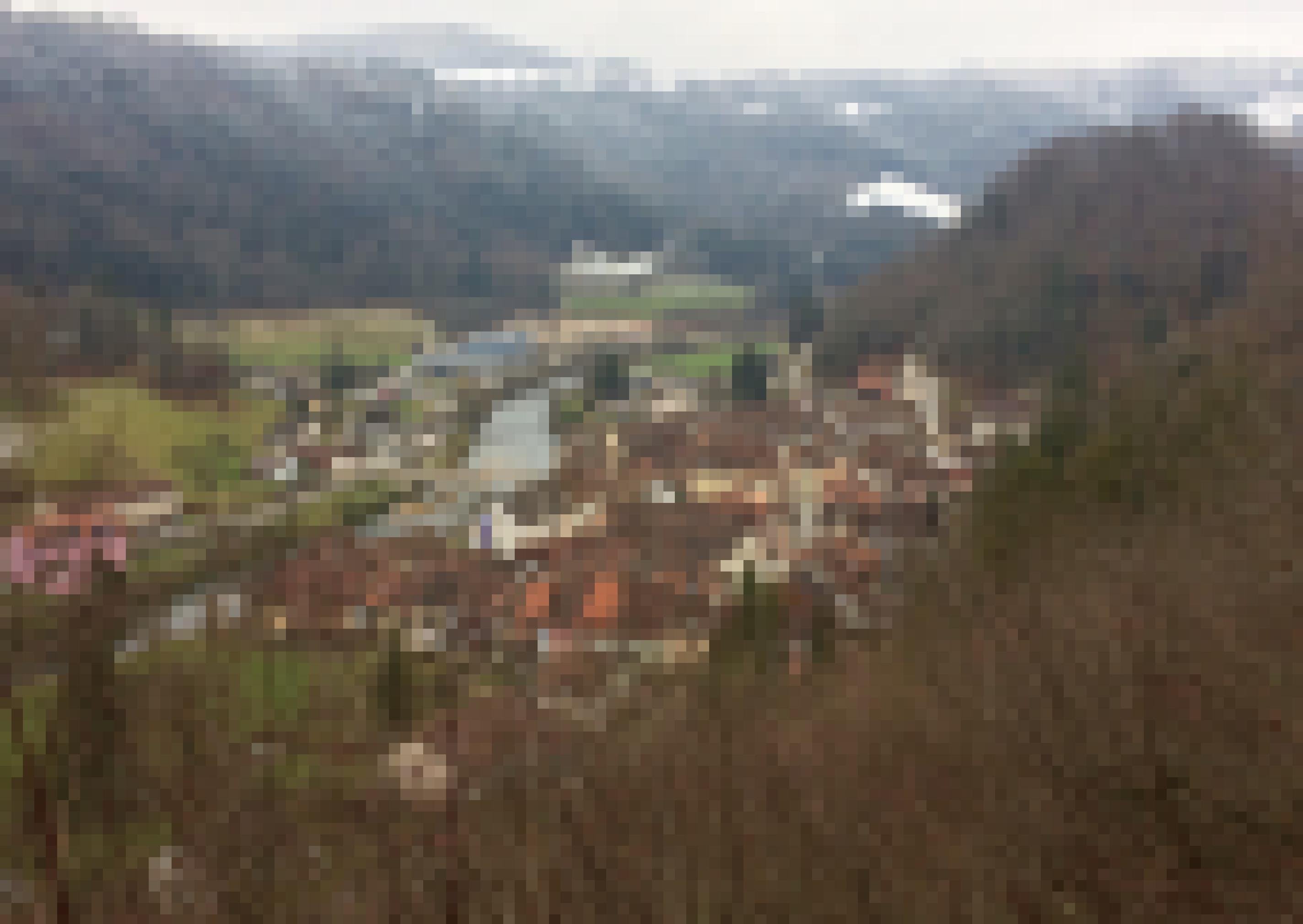 Das Städtchen Saint-Ursanne liegt am Doubs im Kanton Jura (Schweiz).
