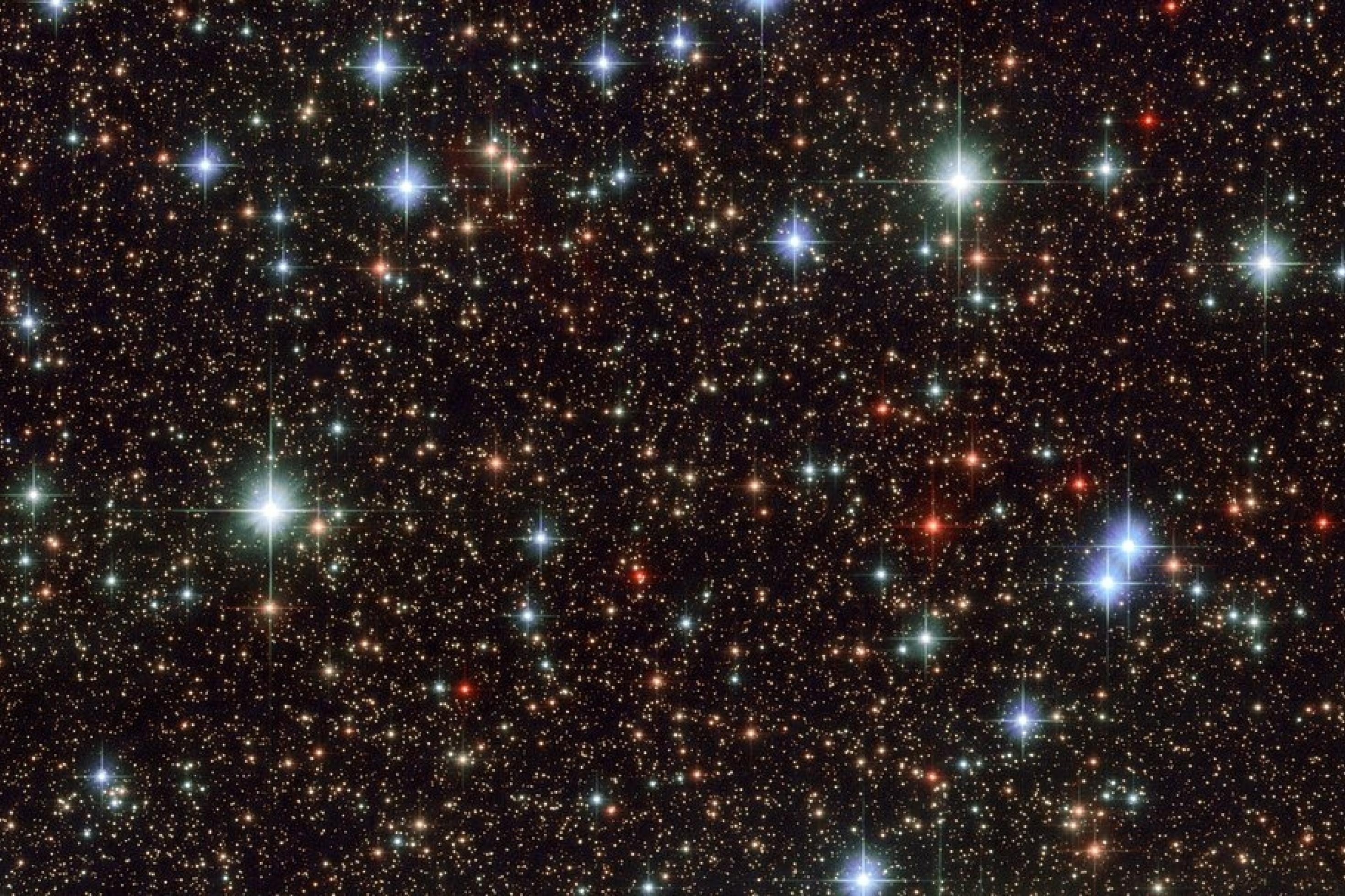 Ein winziger Himmelsausschnitt im Sternbild Schütze, aufgenommen mit dem Weltraumteleskop Hubble. Wir sehen nur einen Bruchteil der sternenreichen Milchstraße – und stellen uns vor, wie viele dieser Sterne wohl von Planeten umkreist werden und auf wie vielen von ihnen wohl Lebensformen denkbar sind.