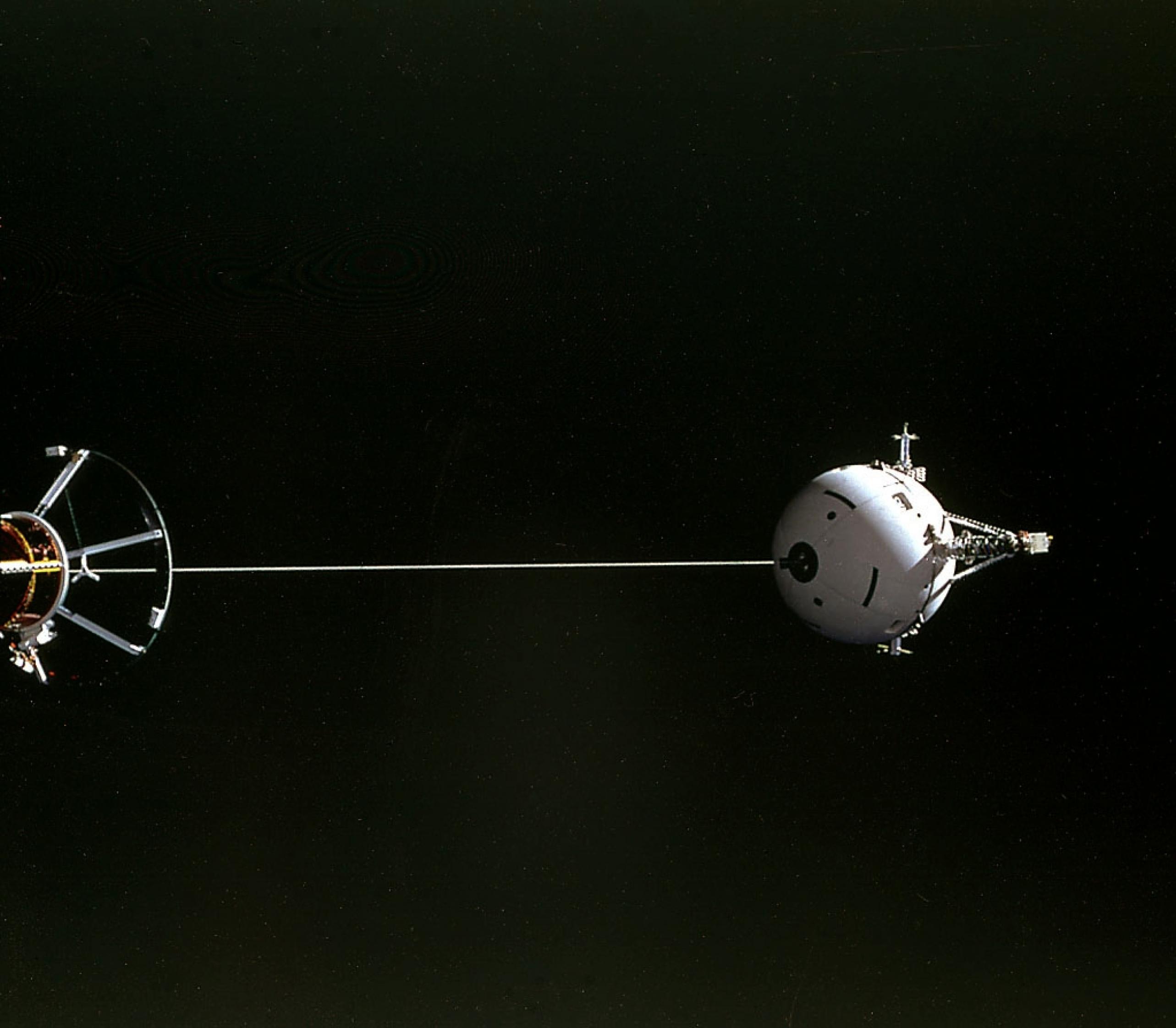 Das Tethered Satellite System wird bei der Mission STS-46 des Space Shuttles erstmals getestet.