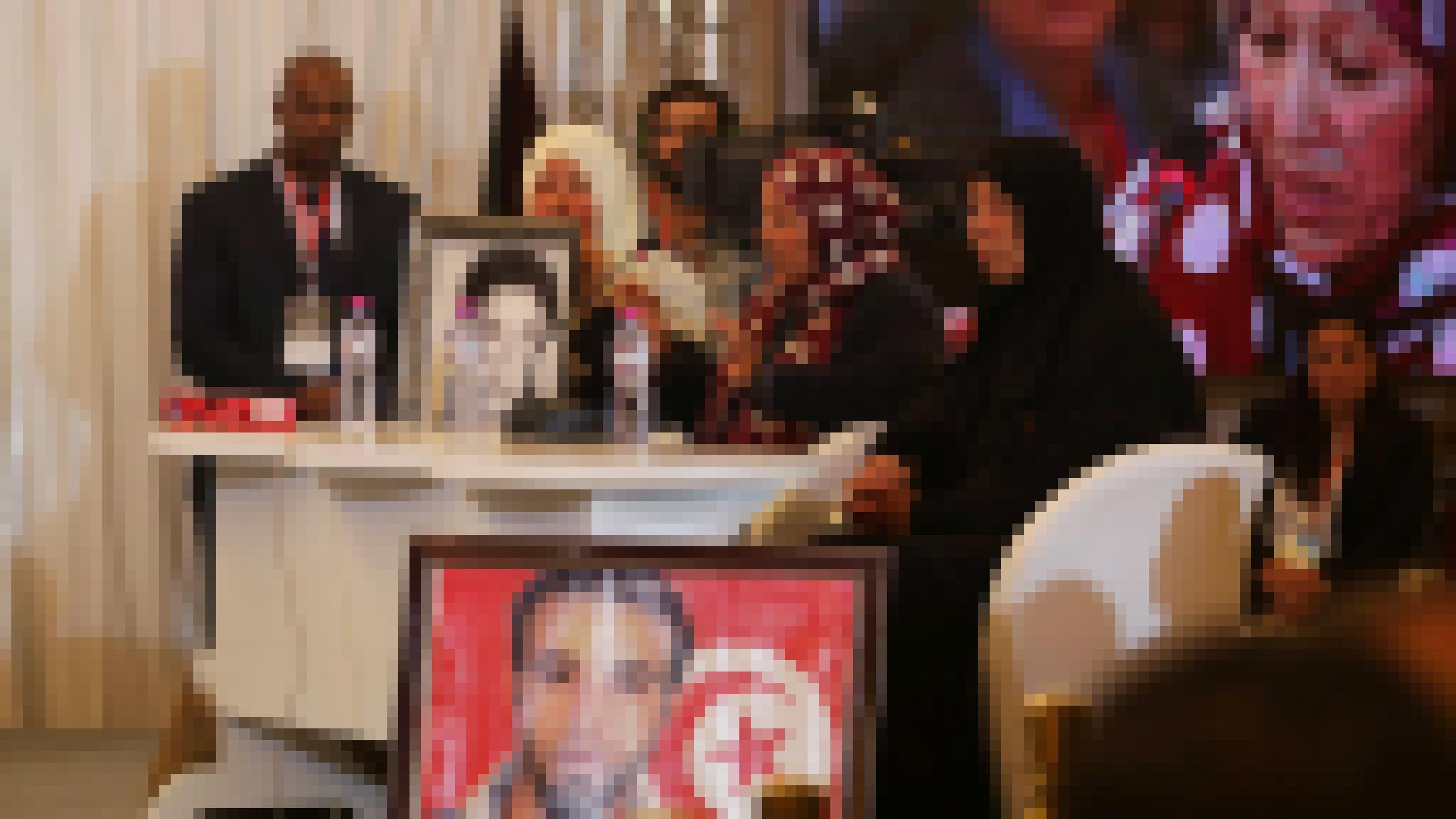 Die Mütter von mehreren Opfern der Revolution bei der ersten öffentlichen Anhörung der Wahrheitskommission 2016