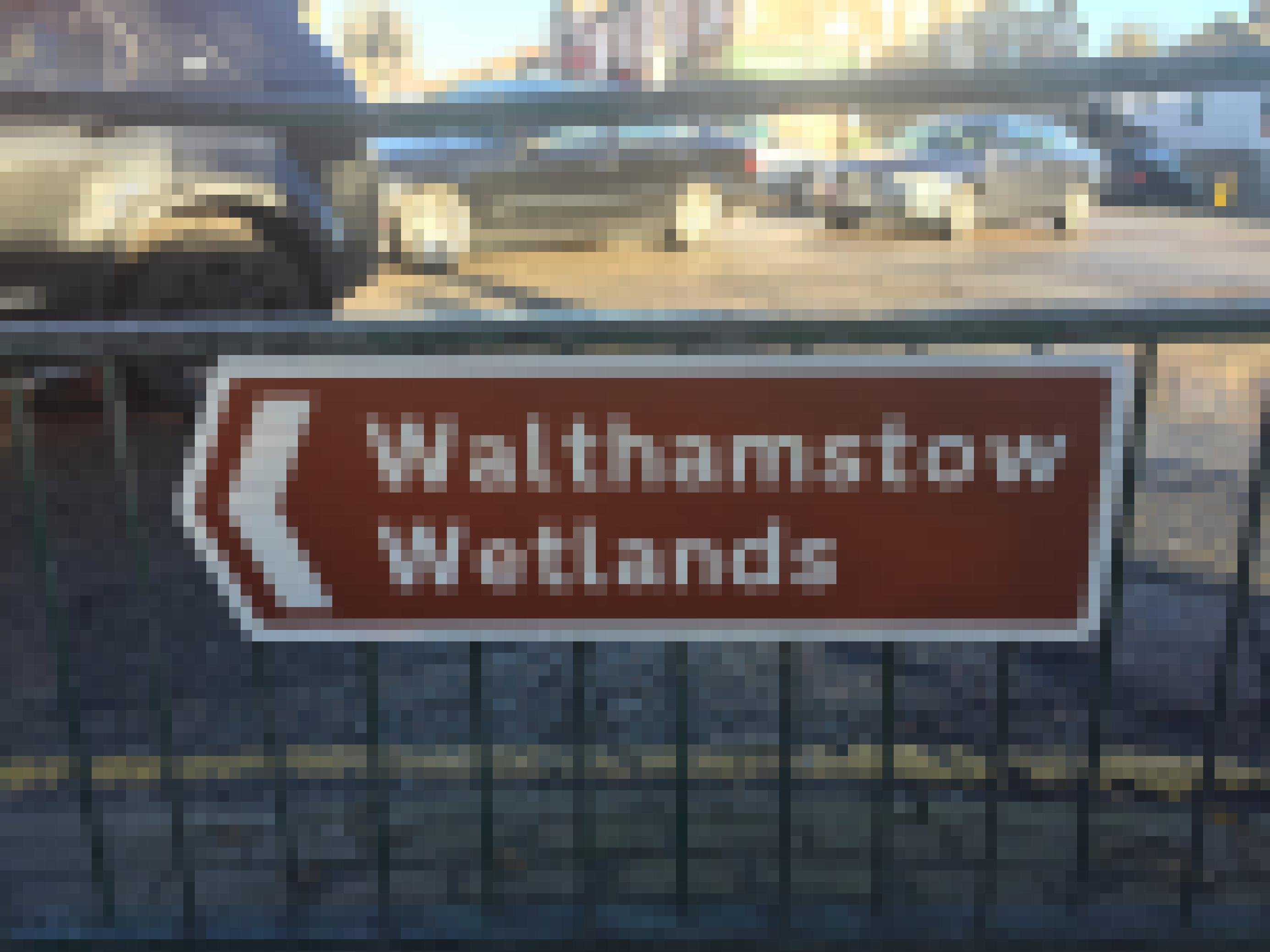 Foto eines Schilds. Darauf steht: „Walthamstow Wetlands“
