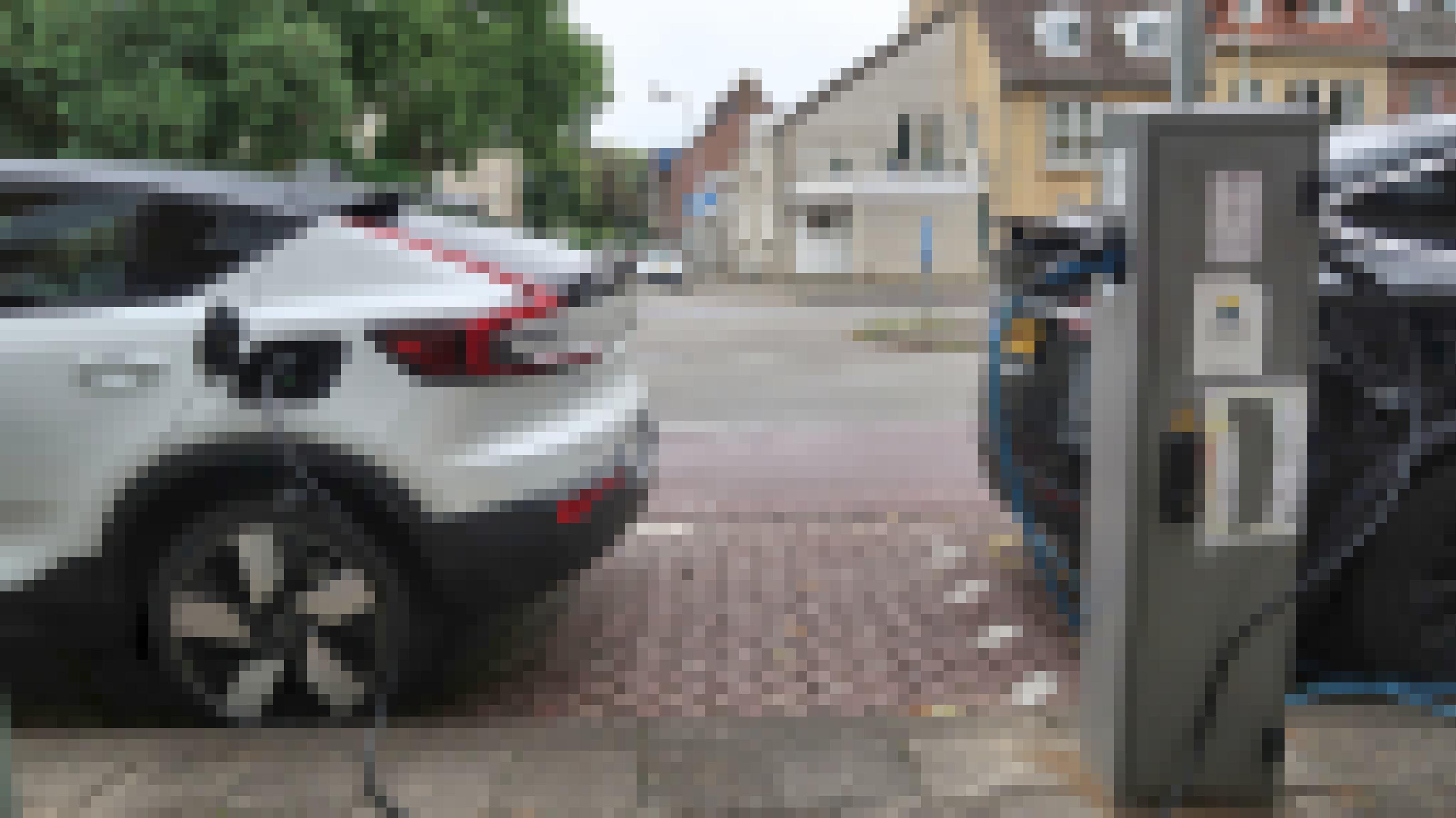 Volvo C40 Recharge an Ladesäule angeschlossen