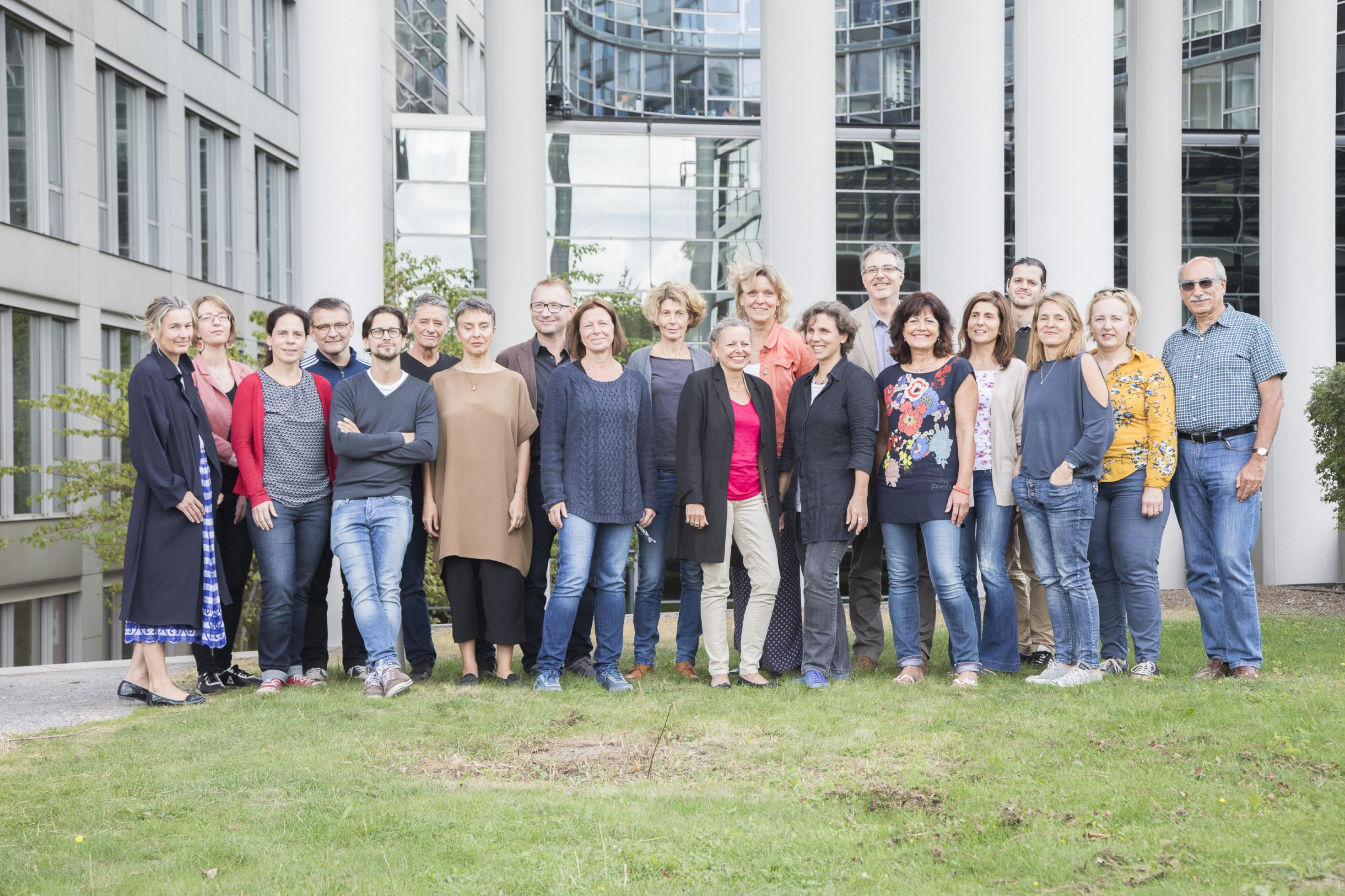 Weltreporter-Mitglieder beim Jahrestreffen 2018 vor der Kölner Journalistenschule
