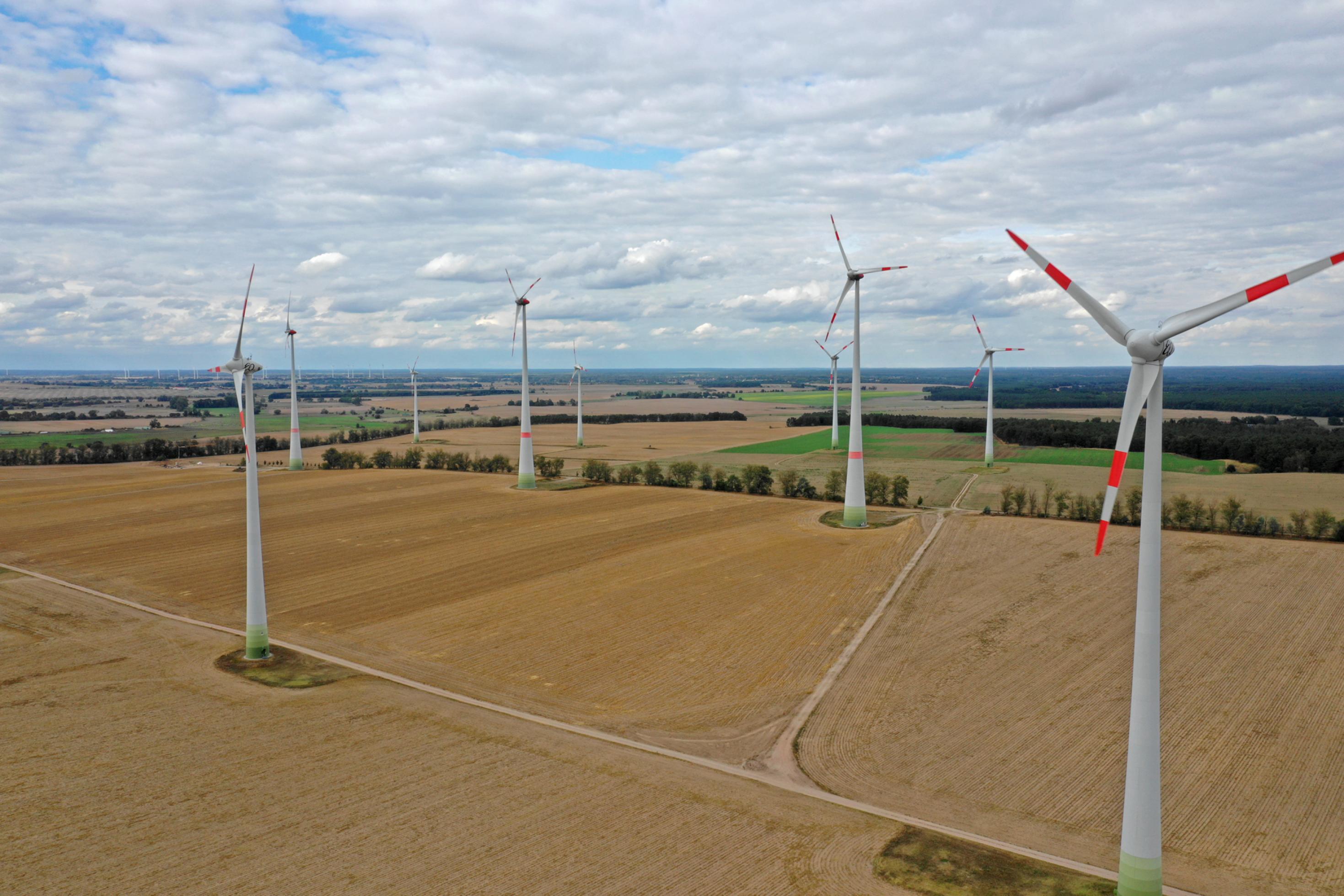 Windräder mit Drohne fotografiert