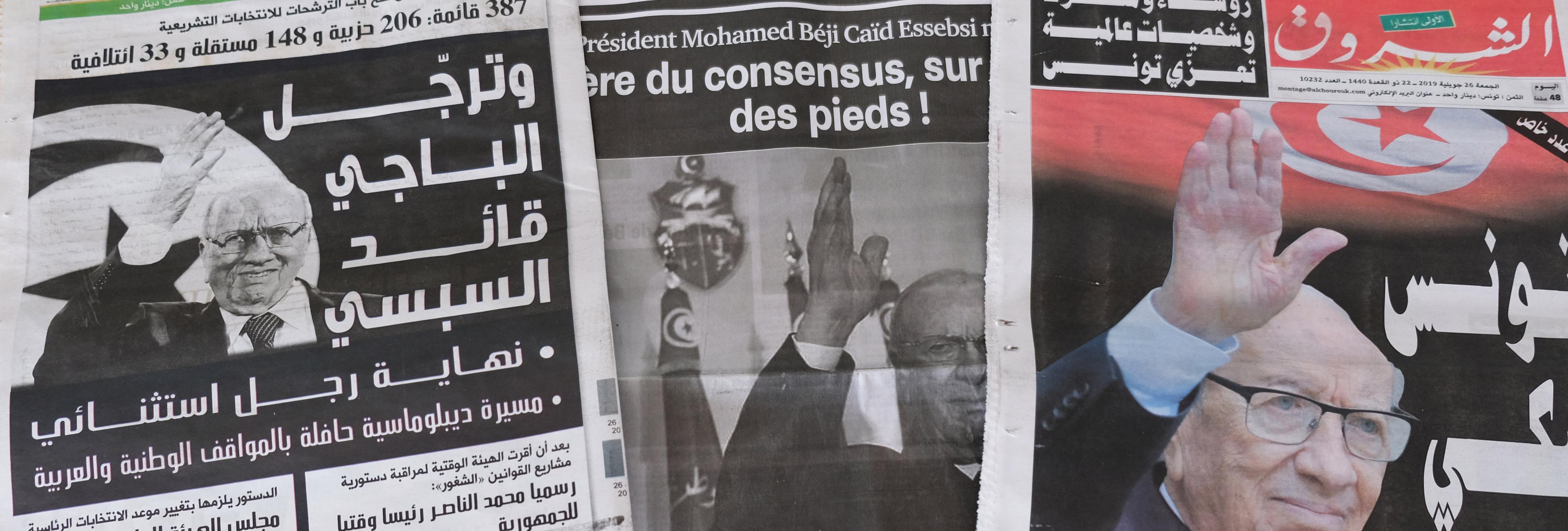 Titel französischsprachiger und arabischsprachiger Zeitungen mit dem Bild von Präsident Beji Caid Essebsi